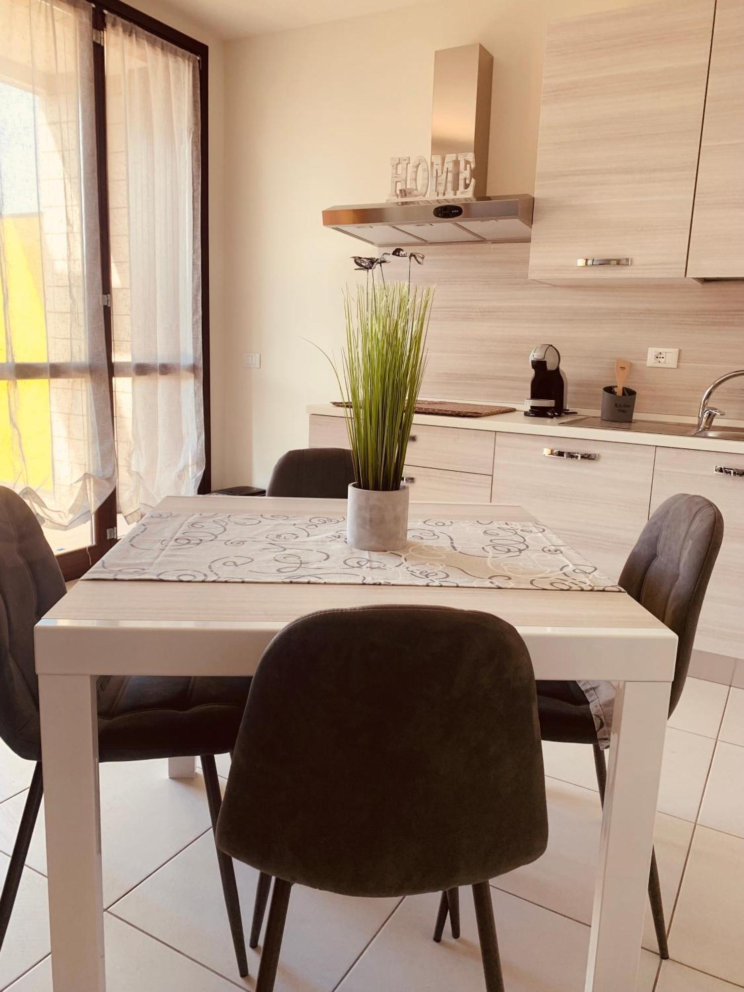 Deny & Carol'S House Appartement Somma Lombardo Buitenkant foto
